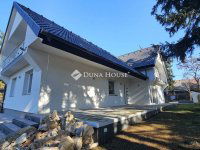 Eladó családi ház, Siófokon 259.9 M Ft, 9 szobás