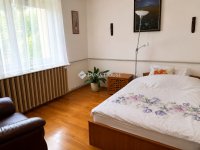 Eladó családi ház, Pécsett 120 M Ft, 6 szobás