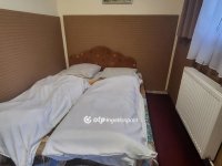 Eladó családi ház, Mikepércsen 550 M Ft, 35+5 szobás