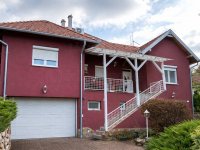 Eladó családi ház, Keszthelyen 139.9 M Ft, 9 szobás