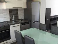 Kiadó téglalakás, albérlet, Pécsett, Petőfi utcában, 3 szobás