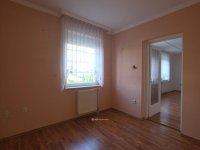 Eladó családi ház, Pápán 119 M Ft, 4+2 szobás