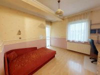 Eladó családi ház, Kerepesen 370 M Ft, 8 szobás