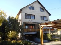 Eladó téglalakás