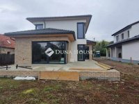 Eladó családi ház, Szegeden 231.874 M Ft, 5 szobás