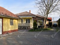 Eladó családi ház, Szegeden 170 M Ft, 5 szobás