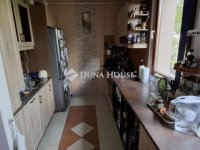 Eladó családi ház, Vecsésen 149.999 M Ft, 5 szobás