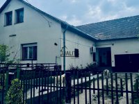 Eladó családi ház, Szigetszentmiklóson 120 M Ft, 6+1 szobás