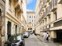 Eladó üzlethelyiség, VI. kerületben 155 M Ft