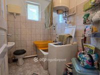 Eladó családi ház, Pápán 52 M Ft, 5+1 szobás