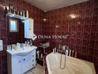 Eladó családi ház, Vecsésen 159 M Ft, 5 szobás