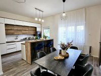 Eladó családi ház, Szigethalmon 135.9 M Ft, 4 szobás