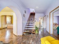 Eladó családi ház, Gödön 160 M Ft, 12 szobás