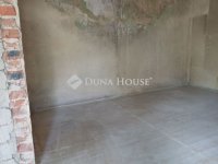 Eladó családi ház, Pécsett 13.5 M Ft, 2 szobás