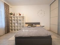 Eladó téglalakás, VI. kerületben 400 M Ft, 6 szobás