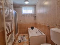 Eladó családi ház, Pápán 89.9 M Ft, 5 szobás