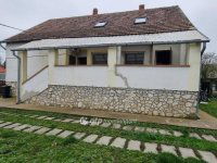 Eladó családi ház, Iszkázon 38.8 M Ft, 5+1 szobás