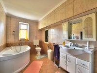 Eladó családi ház, Székesfehérvárott 172.9 M Ft, 6 szobás