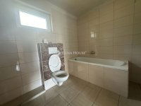 Eladó családi ház, Kesztölcön 129.9 M Ft, 7 szobás