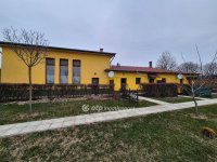 Eladó téglalakás, Szentesen 142.5 M Ft, 7 szobás