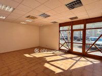 Kiadó üzlethelyiség, Békéscsabán 300 E Ft / hó, 2 szobás