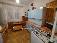 Eladó téglalakás, Komlón 18.5 M Ft, 2 szobás