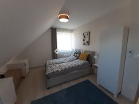 Eladó családi ház, Velencén 450 M Ft, 10 szobás