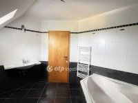 Eladó családi ház, Pécsett 379 M Ft, 5+1 szobás