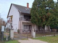 Eladó ikerház, Balatonföldváron 90 M Ft, 4 szobás