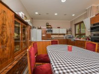 Eladó családi ház, III. kerületben 398 M Ft, 7 szobás