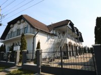 Eladó családi ház, Siófokon 260 M Ft, 13 szobás