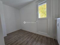 Eladó panellakás, Pécsett 49.9 M Ft, 3 szobás