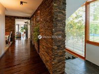 Eladó családi ház, Pécsett 460 M Ft, 8 szobás