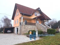 Eladó családi ház, Rezin 109.5 M Ft, 5 szobás