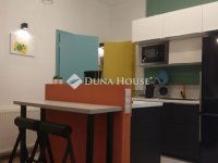 Eladó téglalakás, VI. kerületben 89.9 M Ft, 4 szobás