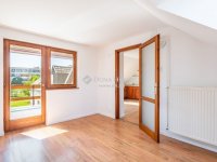 Eladó családi ház, Székesfehérvárott 149.9 M Ft, 6 szobás