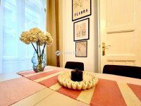 Eladó téglalakás, VI. kerületben 150 M Ft, 4 szobás