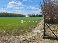 Eladó telek