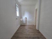 Eladó panellakás, Pécsett 48.9 M Ft, 3 szobás