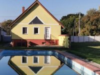 Eladó családi ház, Szakonyon 64.6 M Ft, 5 szobás