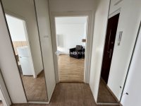 Eladó panellakás, Pécsett 41.9 M Ft, 2 szobás