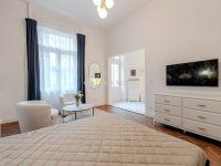 Eladó téglalakás, V. kerületben 160 M Ft, 2 szobás