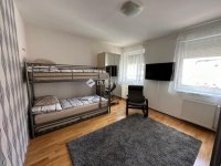 Eladó téglalakás, VI. kerületben 164.9 M Ft, 6 szobás