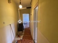 Eladó téglalakás, Komlón 18.9 M Ft, 2 szobás