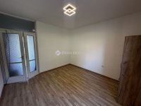 Eladó panellakás, Pécsett 42.9 M Ft, 2 szobás