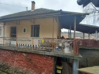 Eladó családi ház, Taron 20 M Ft, 3 szobás