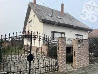 Eladó családi ház