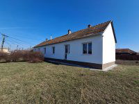 Eladó téglalakás, Komáromban 41.5 M Ft, 3+1 szobás