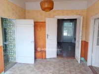 Eladó családi ház, Kisújszálláson 8.5 M Ft, 3 szobás