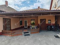 Eladó családi ház, Vecsésen 130 M Ft, 5 szobás